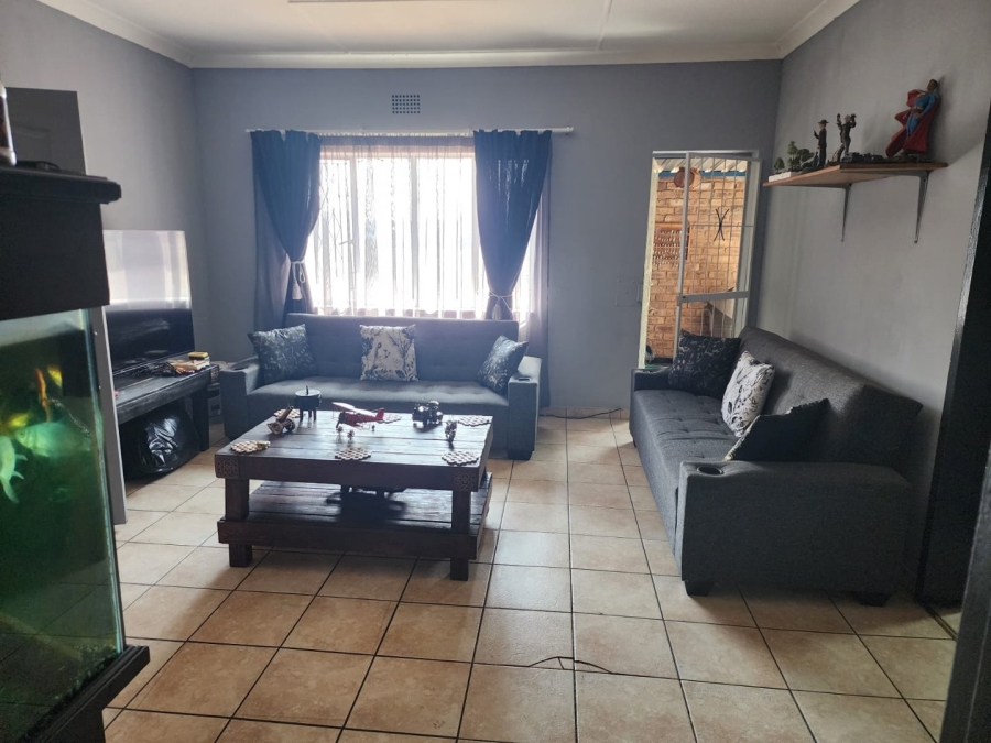 To Let 2 Bedroom Property for Rent in Malvern East Gauteng