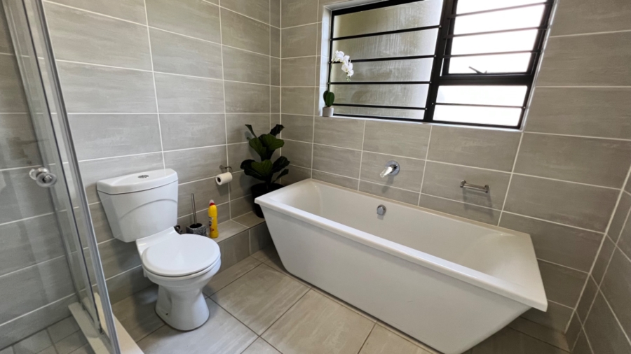 3 Bedroom Property for Sale in Waterfall Gauteng