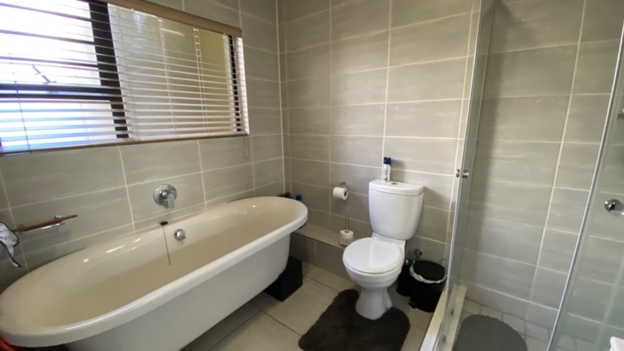 3 Bedroom Property for Sale in Waterfall Gauteng