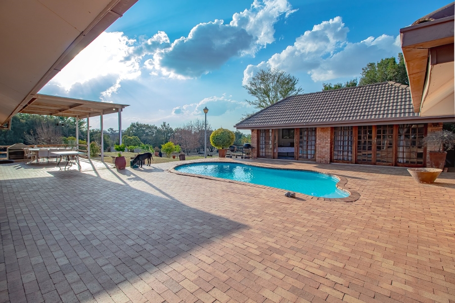 5 Bedroom Property for Sale in Mnandi Gauteng