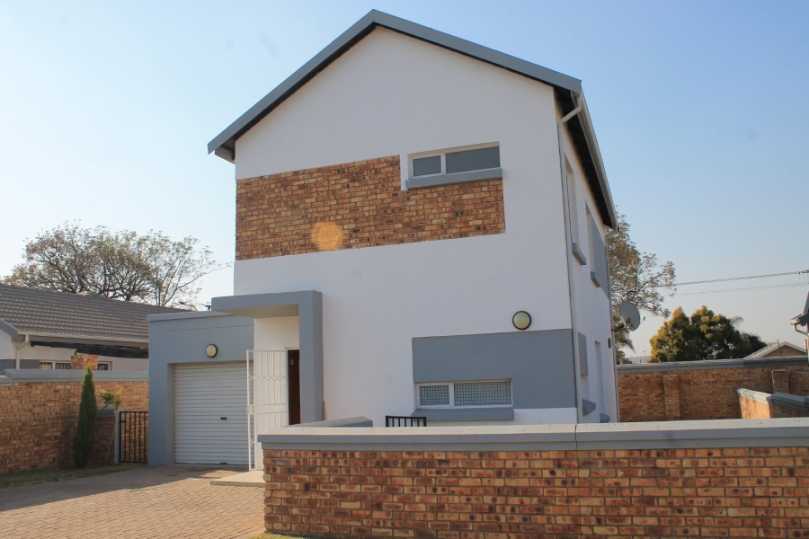 3 Bedroom Property for Sale in Roseacre Gauteng