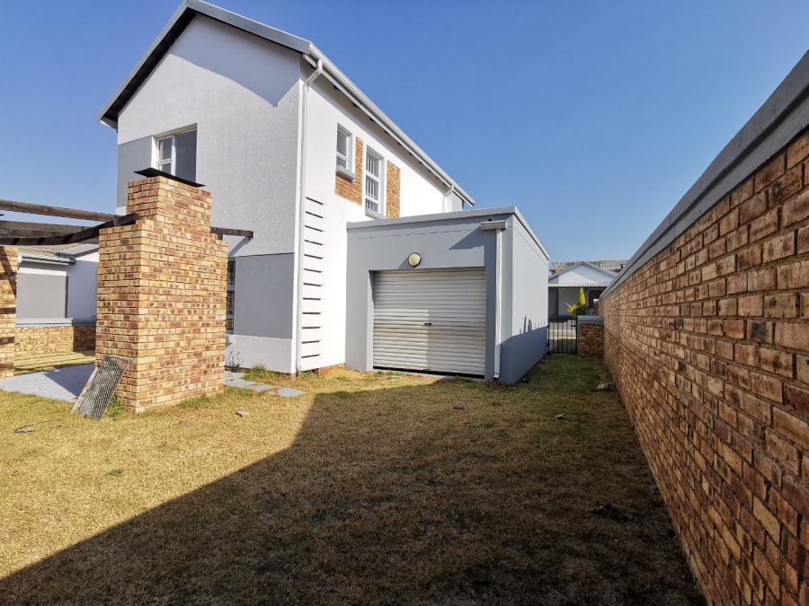 3 Bedroom Property for Sale in Roseacre Gauteng