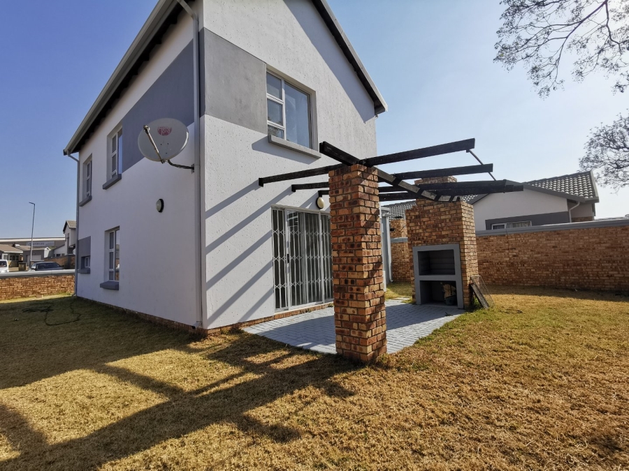 3 Bedroom Property for Sale in Roseacre Gauteng