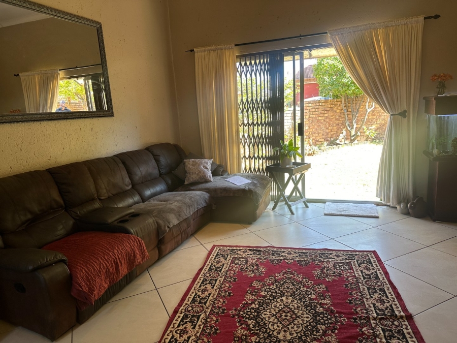 3 Bedroom Property for Sale in Wilgeheuwel Gauteng