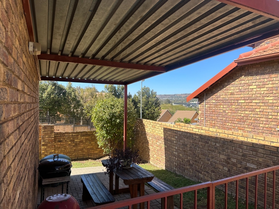 3 Bedroom Property for Sale in Wilgeheuwel Gauteng