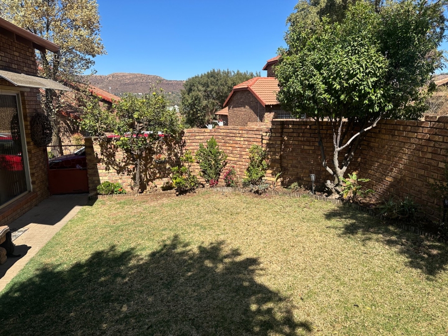 3 Bedroom Property for Sale in Wilgeheuwel Gauteng