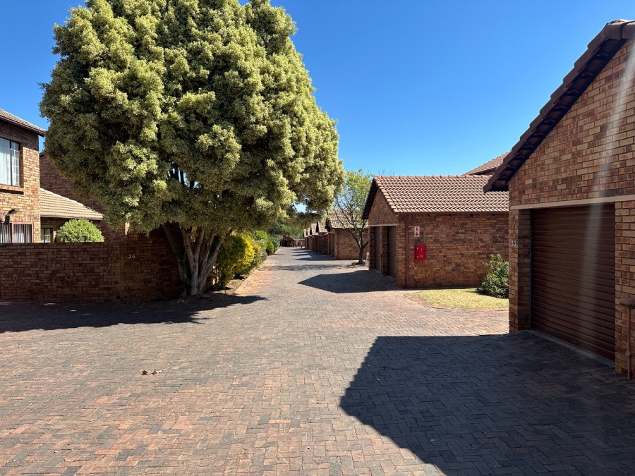 3 Bedroom Property for Sale in Weltevreden Park Gauteng