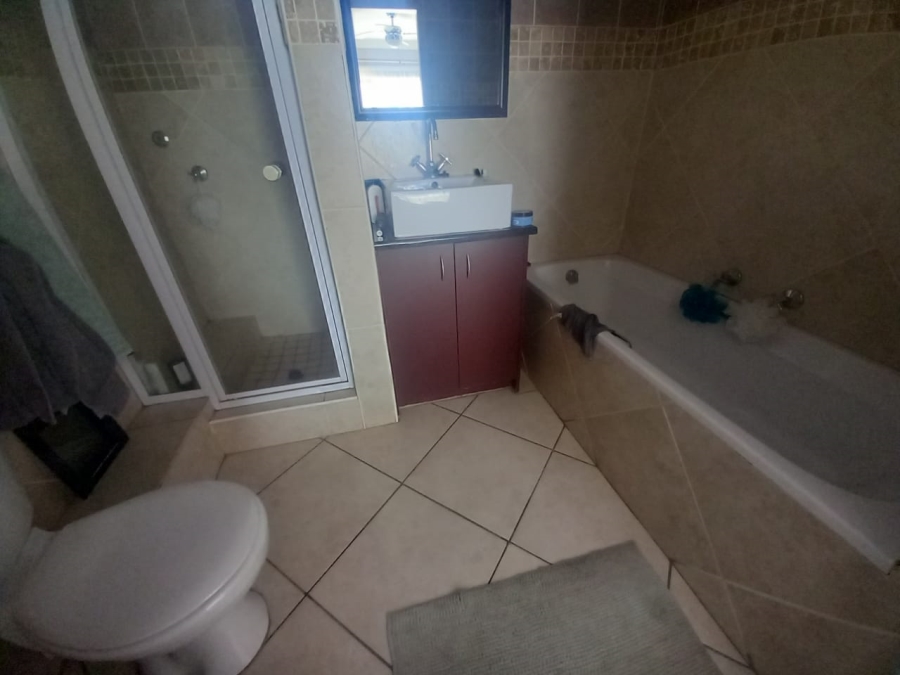 2 Bedroom Property for Sale in Sugar Bush Estate Gauteng