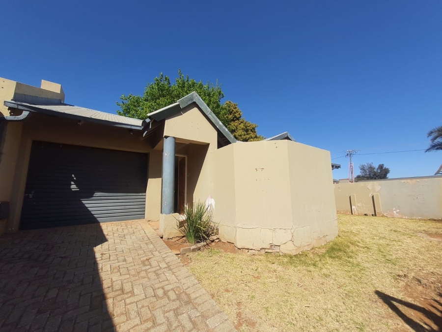 3 Bedroom Property for Sale in Roodepoort Central Gauteng