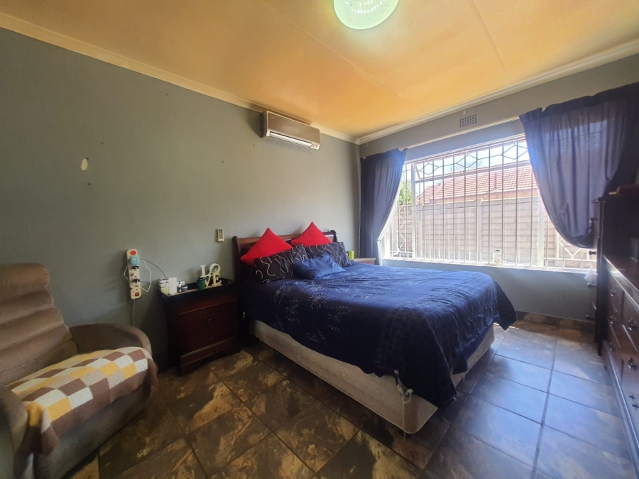 4 Bedroom Property for Sale in Rant En Dal Gauteng