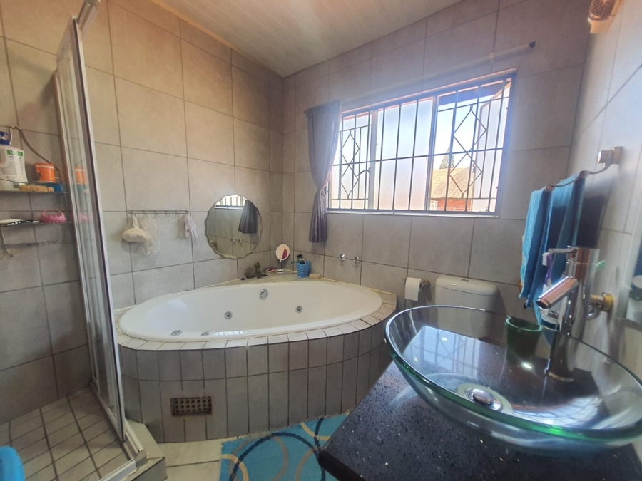 4 Bedroom Property for Sale in Rant En Dal Gauteng