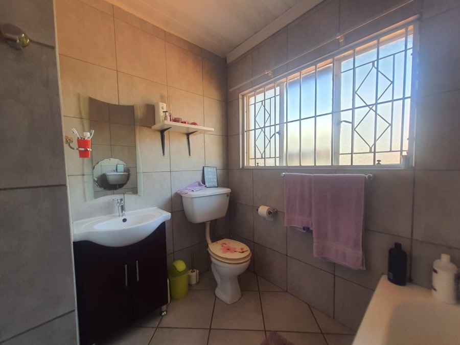 4 Bedroom Property for Sale in Rant En Dal Gauteng