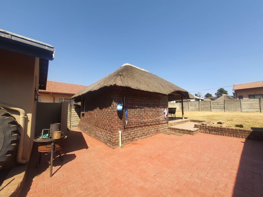 4 Bedroom Property for Sale in Rant En Dal Gauteng