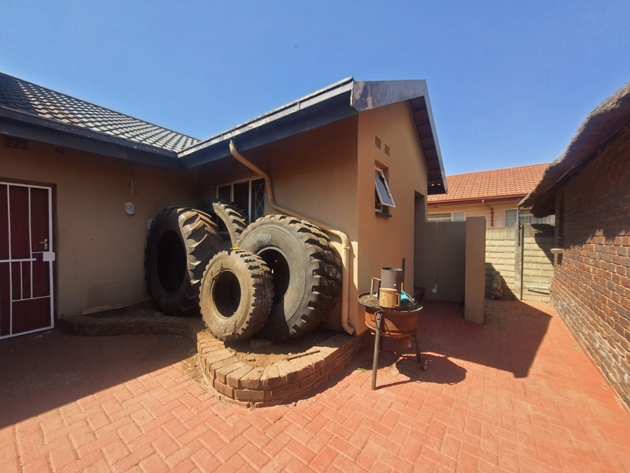 4 Bedroom Property for Sale in Rant En Dal Gauteng