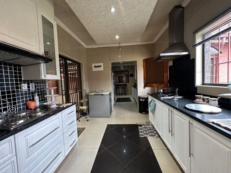 4 Bedroom Property for Sale in Robertsham Gauteng