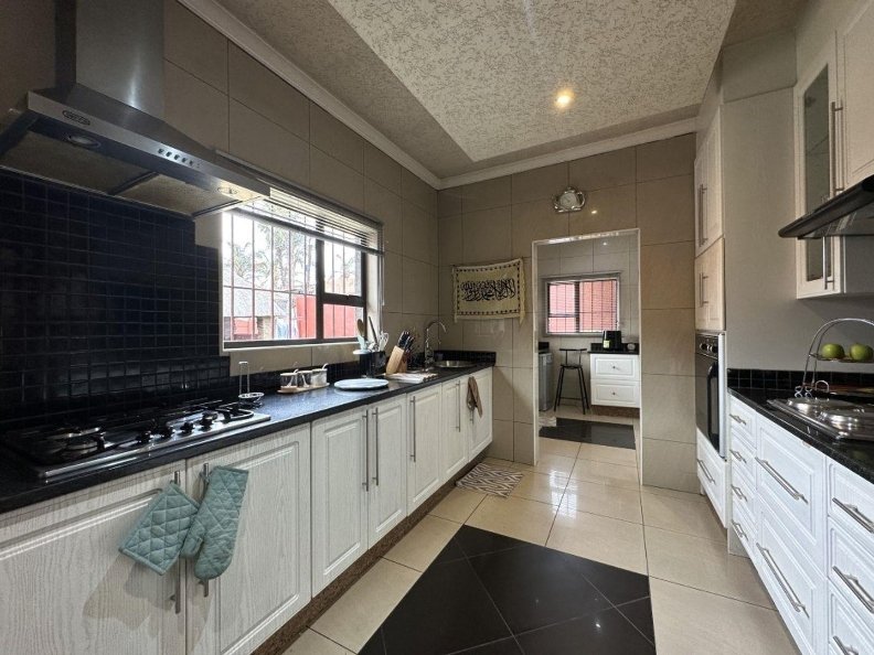 4 Bedroom Property for Sale in Robertsham Gauteng