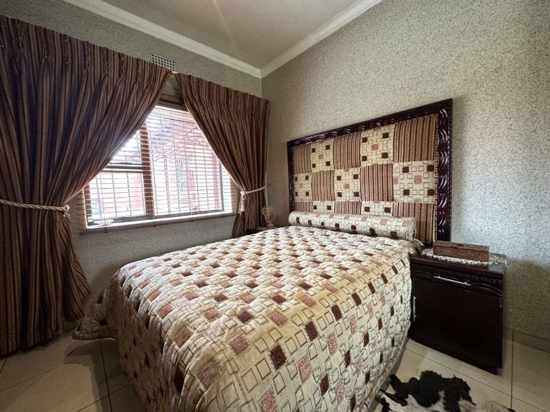 4 Bedroom Property for Sale in Robertsham Gauteng