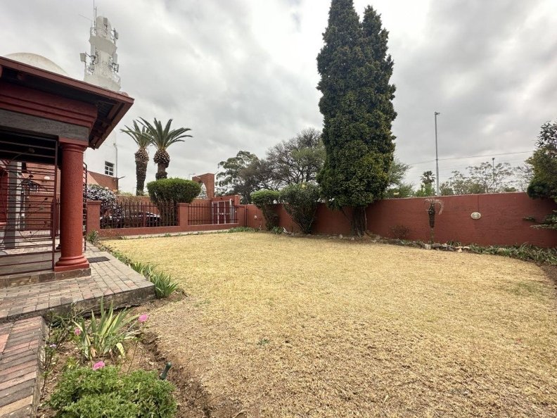 4 Bedroom Property for Sale in Robertsham Gauteng