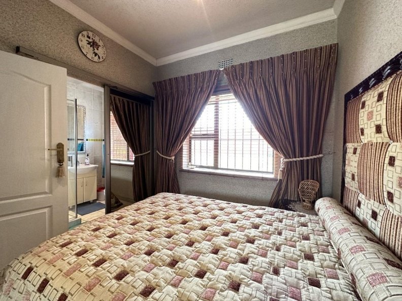 4 Bedroom Property for Sale in Robertsham Gauteng