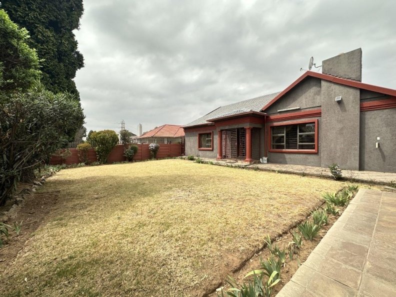 4 Bedroom Property for Sale in Robertsham Gauteng