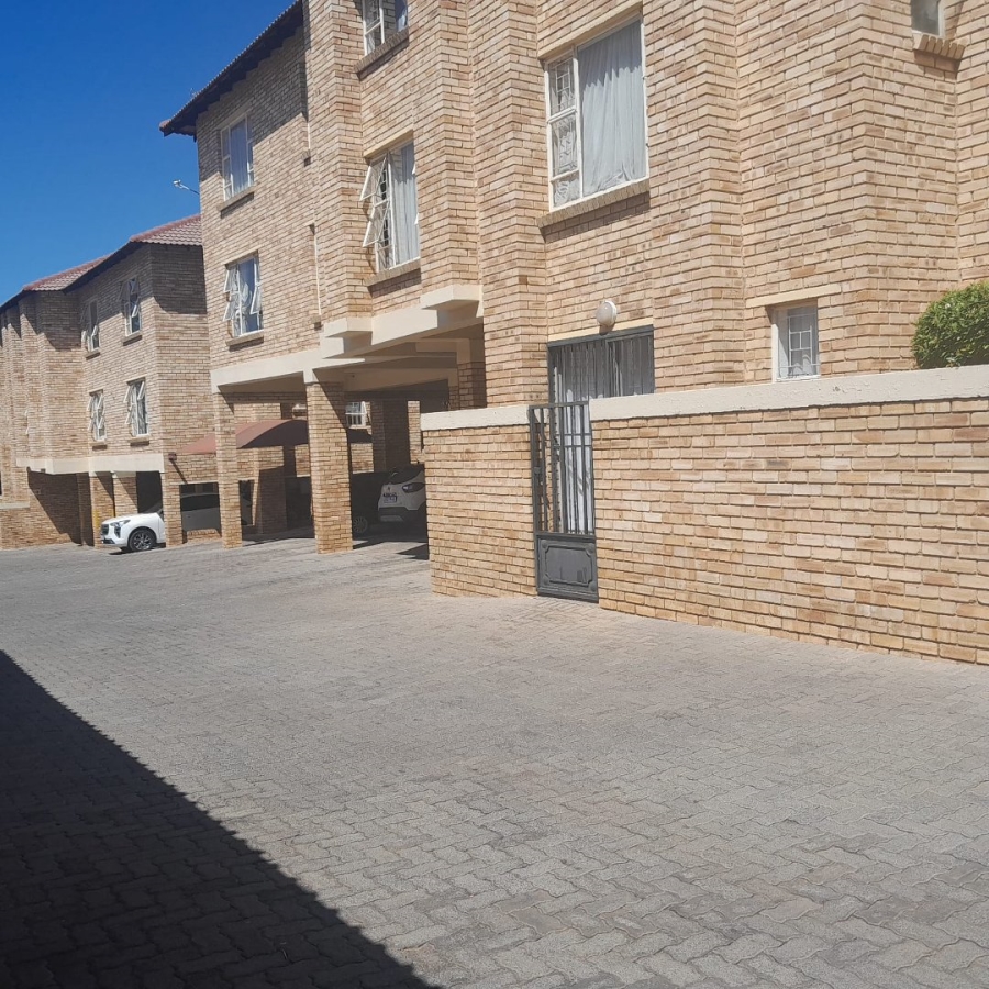 To Let 2 Bedroom Property for Rent in Fairland Gauteng