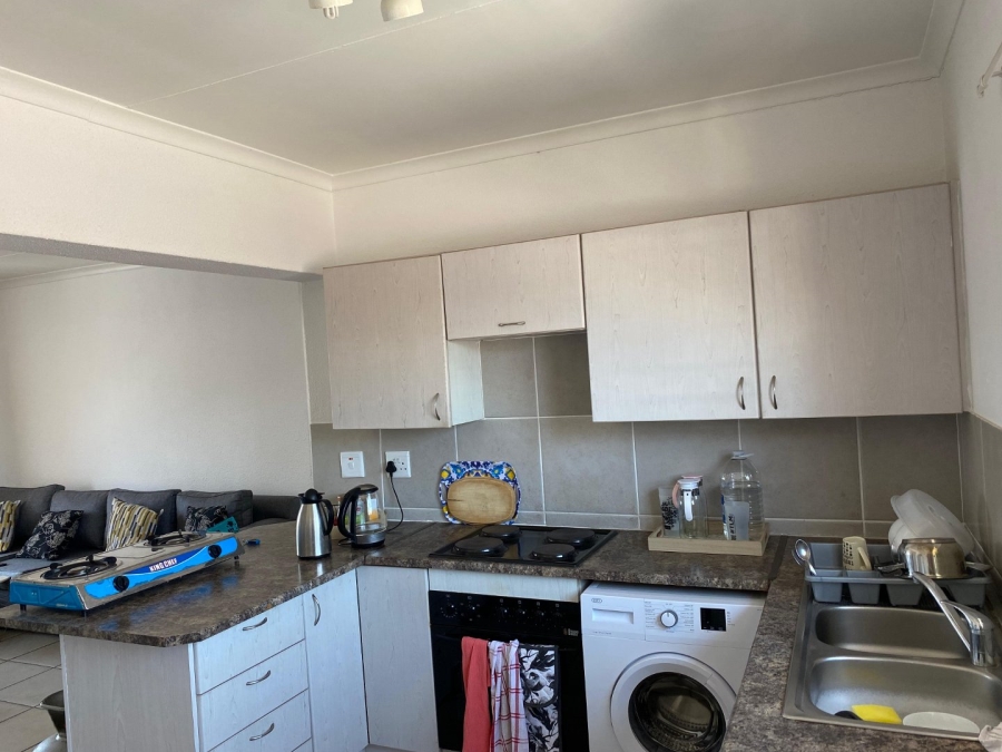 To Let 2 Bedroom Property for Rent in Fairland Gauteng