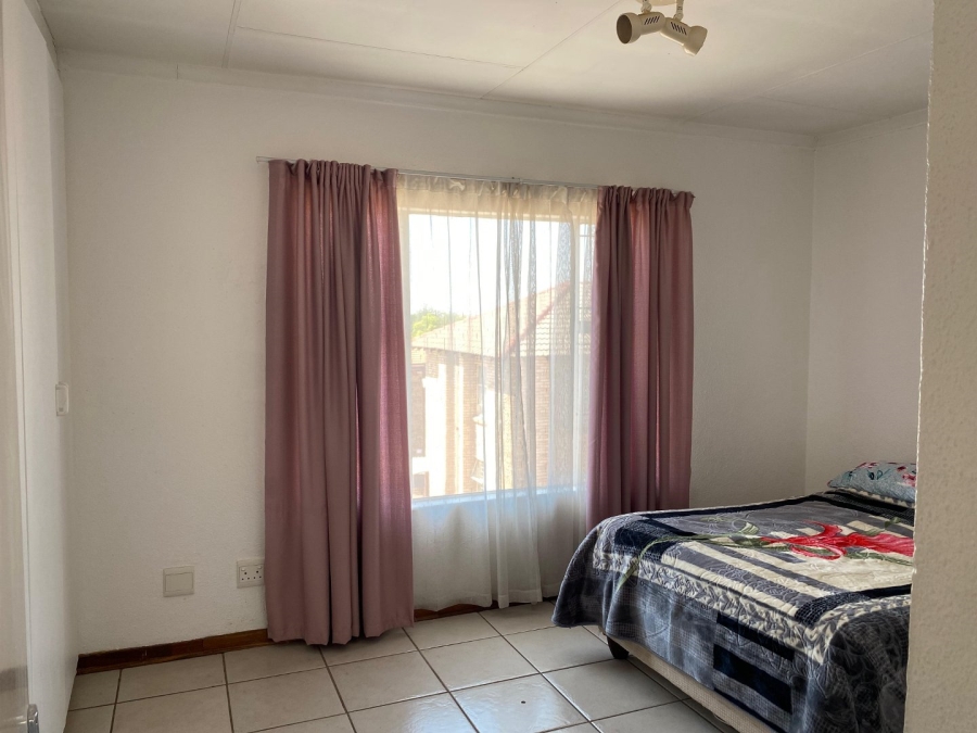 To Let 2 Bedroom Property for Rent in Fairland Gauteng