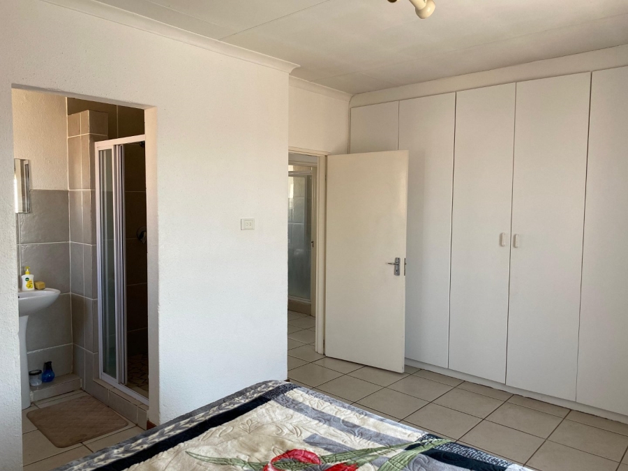 To Let 2 Bedroom Property for Rent in Fairland Gauteng