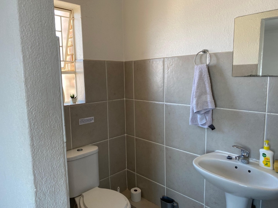 To Let 2 Bedroom Property for Rent in Fairland Gauteng