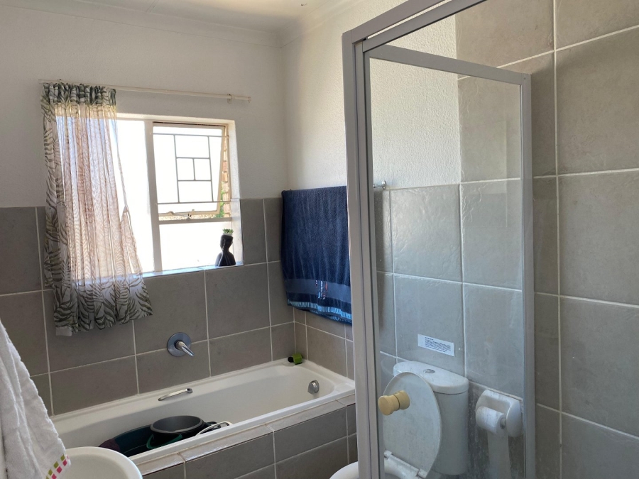 To Let 2 Bedroom Property for Rent in Fairland Gauteng