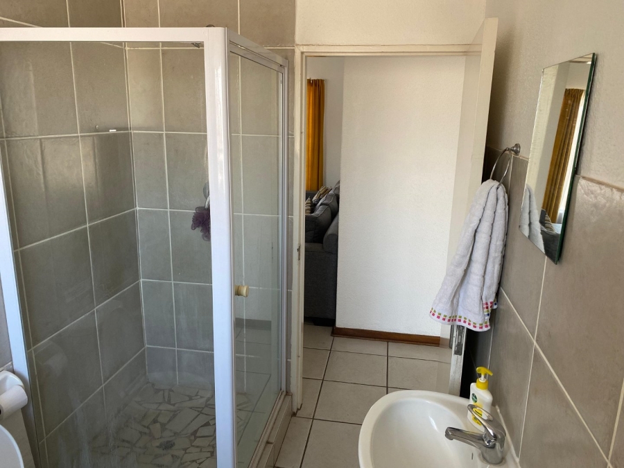 To Let 2 Bedroom Property for Rent in Fairland Gauteng