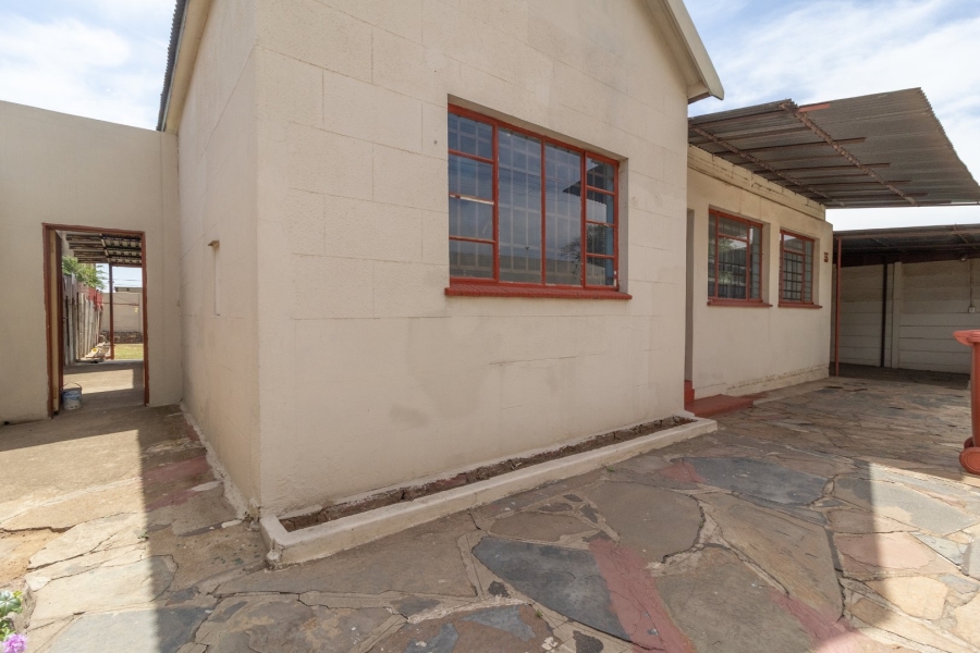 6 Bedroom Property for Sale in La Rochelle Gauteng