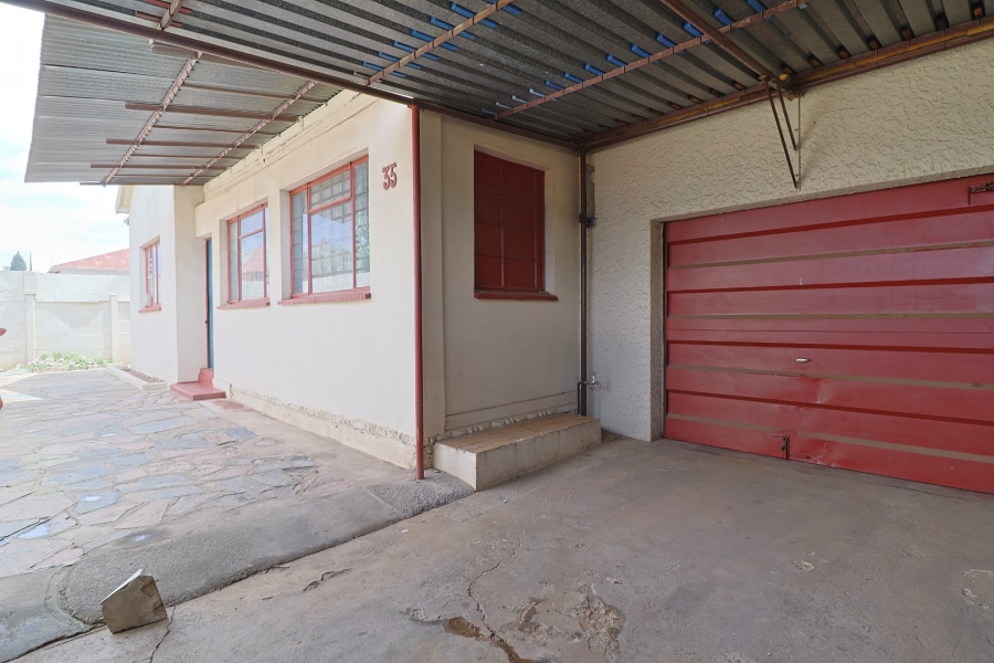 6 Bedroom Property for Sale in La Rochelle Gauteng