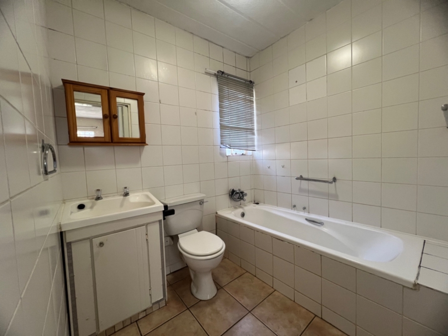 1 Bedroom Property for Sale in Rietvalleirand Gauteng