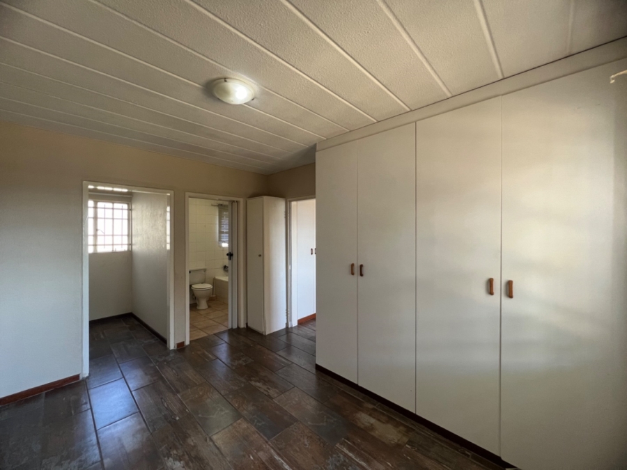 1 Bedroom Property for Sale in Rietvalleirand Gauteng