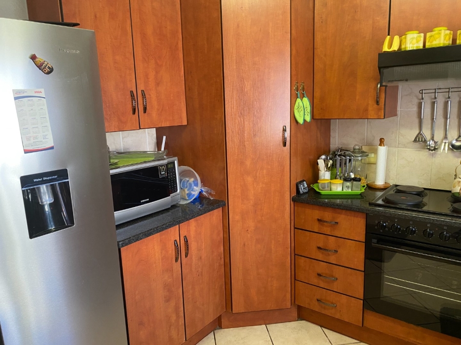 2 Bedroom Property for Sale in Annlin Gauteng