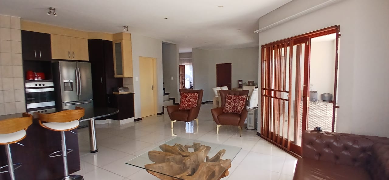 4 Bedroom Property for Sale in Heuwelsig Estate Gauteng