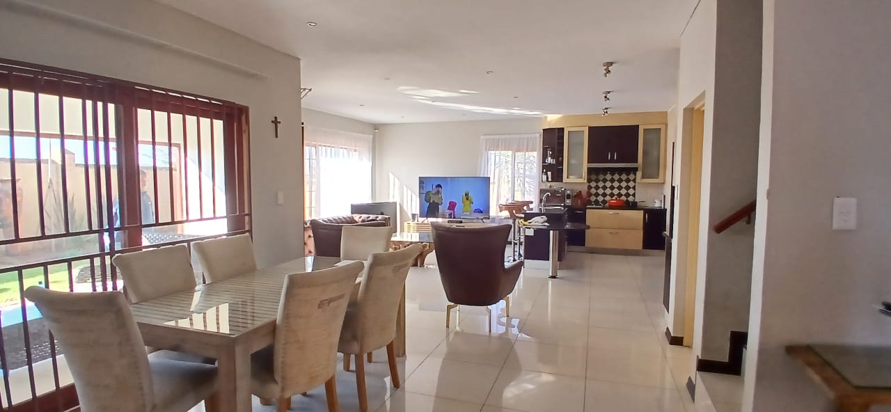 4 Bedroom Property for Sale in Heuwelsig Estate Gauteng