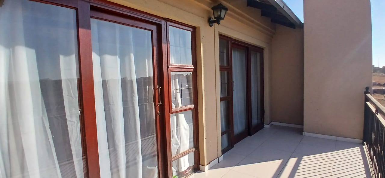 4 Bedroom Property for Sale in Heuwelsig Estate Gauteng