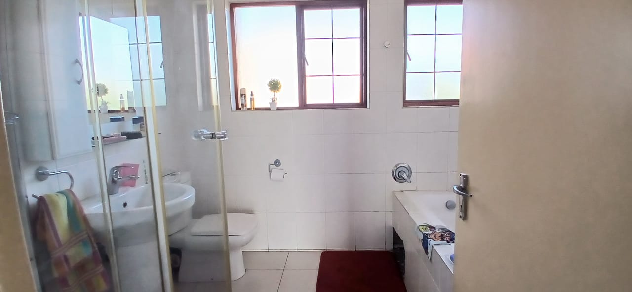 4 Bedroom Property for Sale in Heuwelsig Estate Gauteng