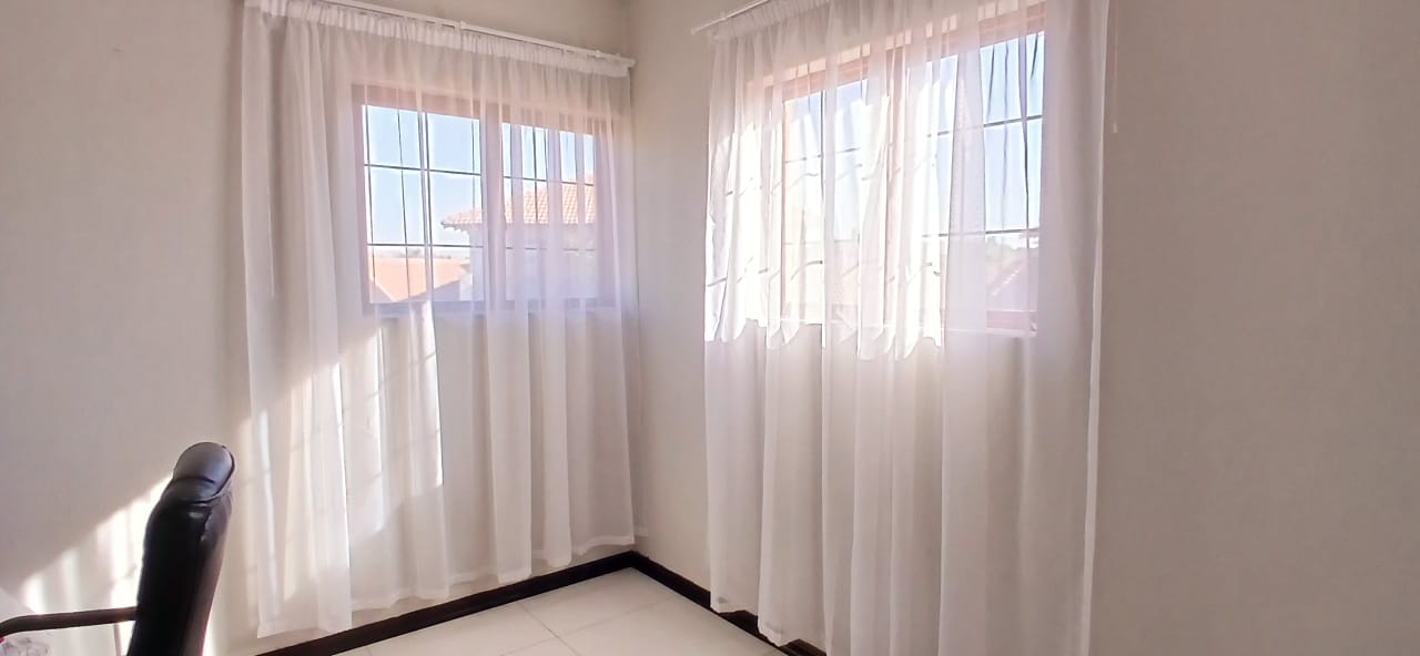 4 Bedroom Property for Sale in Heuwelsig Estate Gauteng