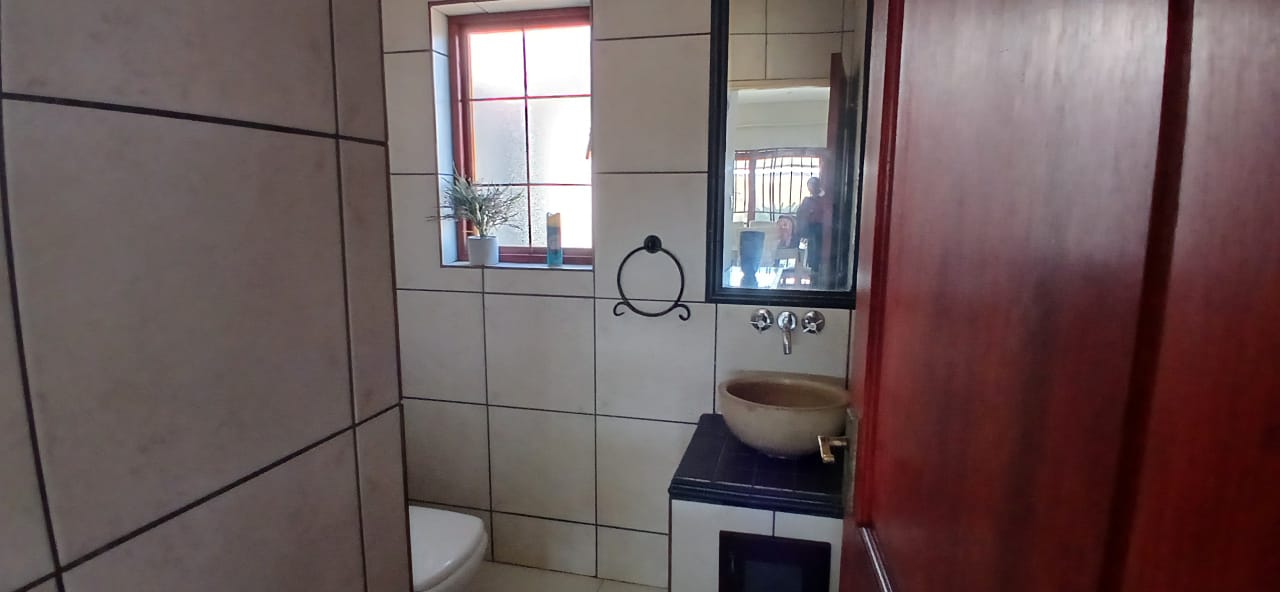 4 Bedroom Property for Sale in Heuwelsig Estate Gauteng