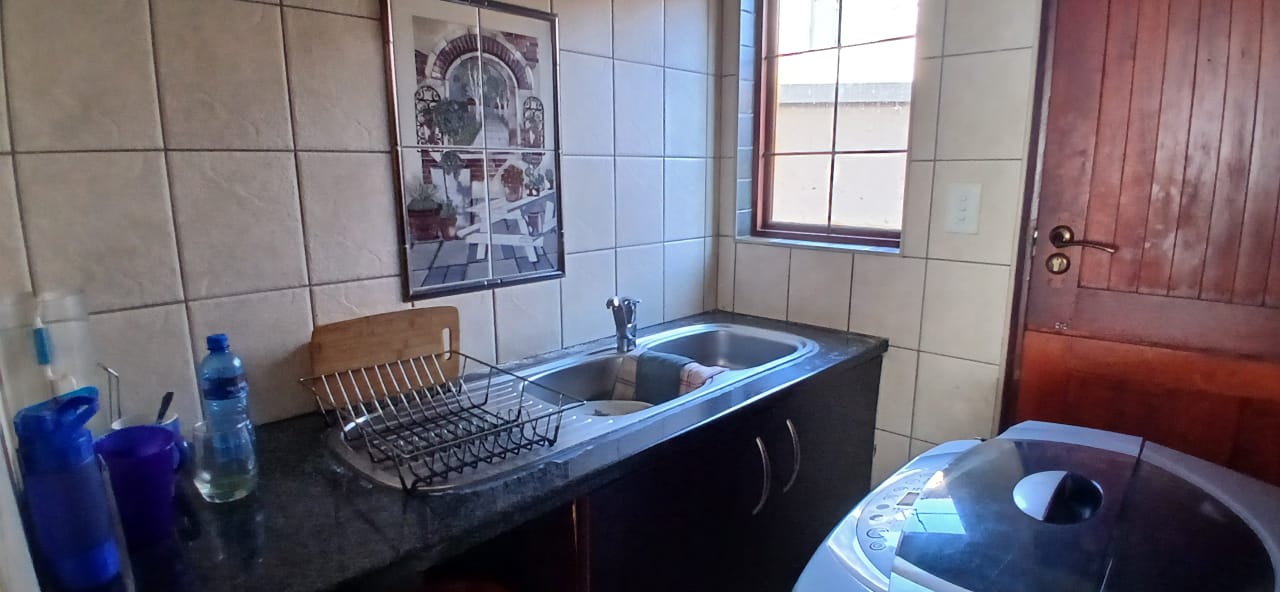 4 Bedroom Property for Sale in Heuwelsig Estate Gauteng