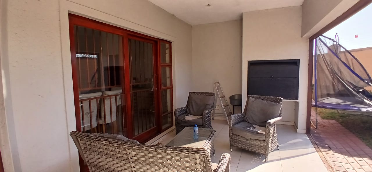 4 Bedroom Property for Sale in Heuwelsig Estate Gauteng