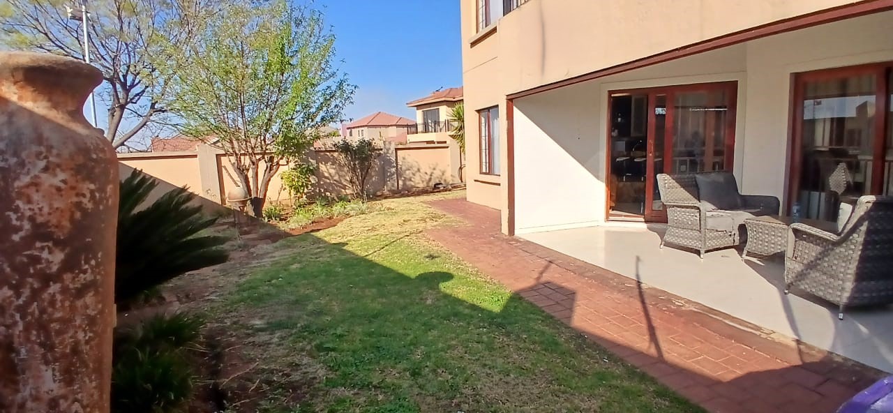 4 Bedroom Property for Sale in Heuwelsig Estate Gauteng