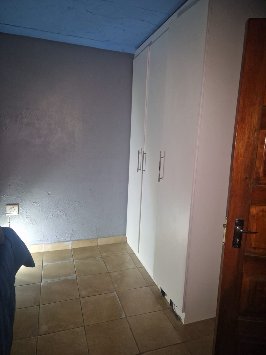 To Let  Bedroom Property for Rent in Clayville Gauteng