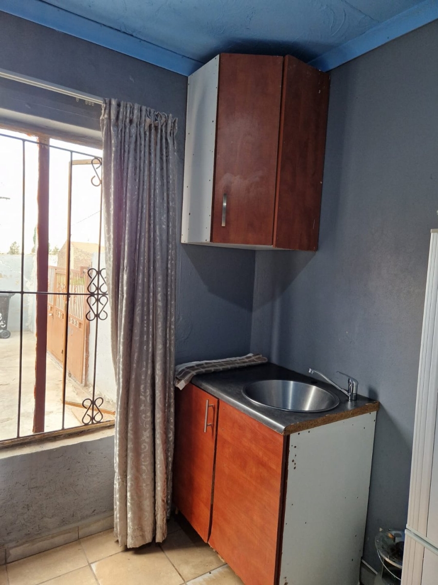 To Let  Bedroom Property for Rent in Clayville Gauteng