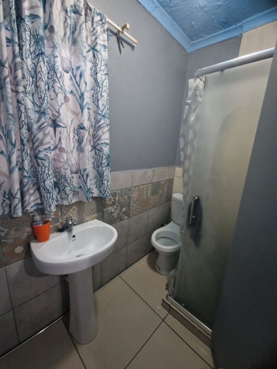 To Let  Bedroom Property for Rent in Clayville Gauteng