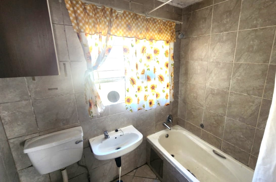 2 Bedroom Property for Sale in Vorna Valley Gauteng