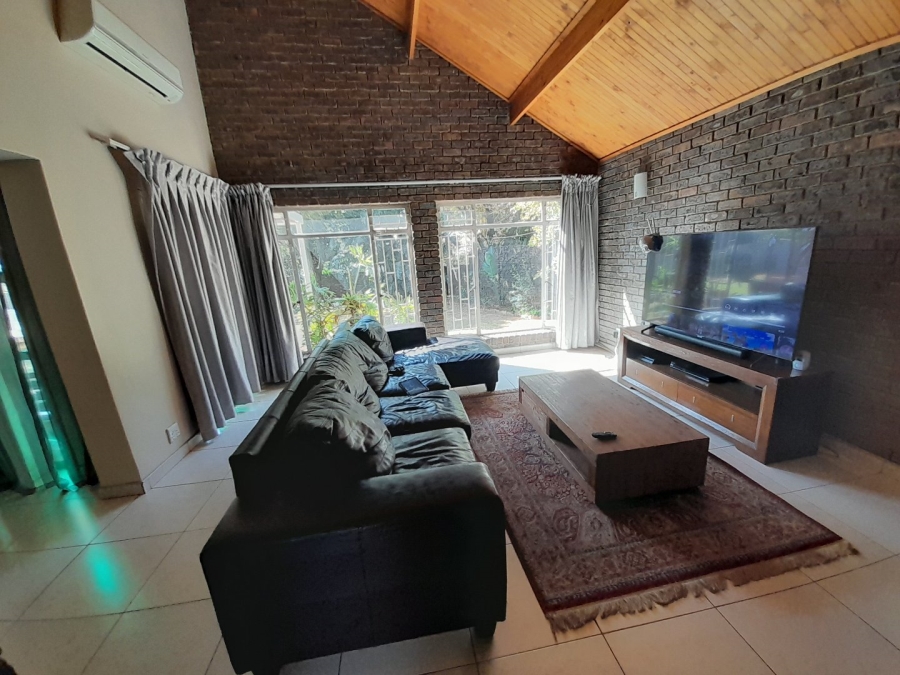 4 Bedroom Property for Sale in Rooihuiskraal Gauteng